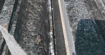 白银英国棕别墅线条