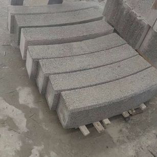 白银芝麻白弧形路牙石