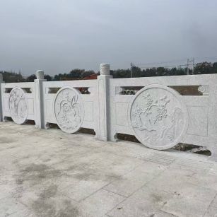 白银芝麻白河道栏杆 石材栏杆