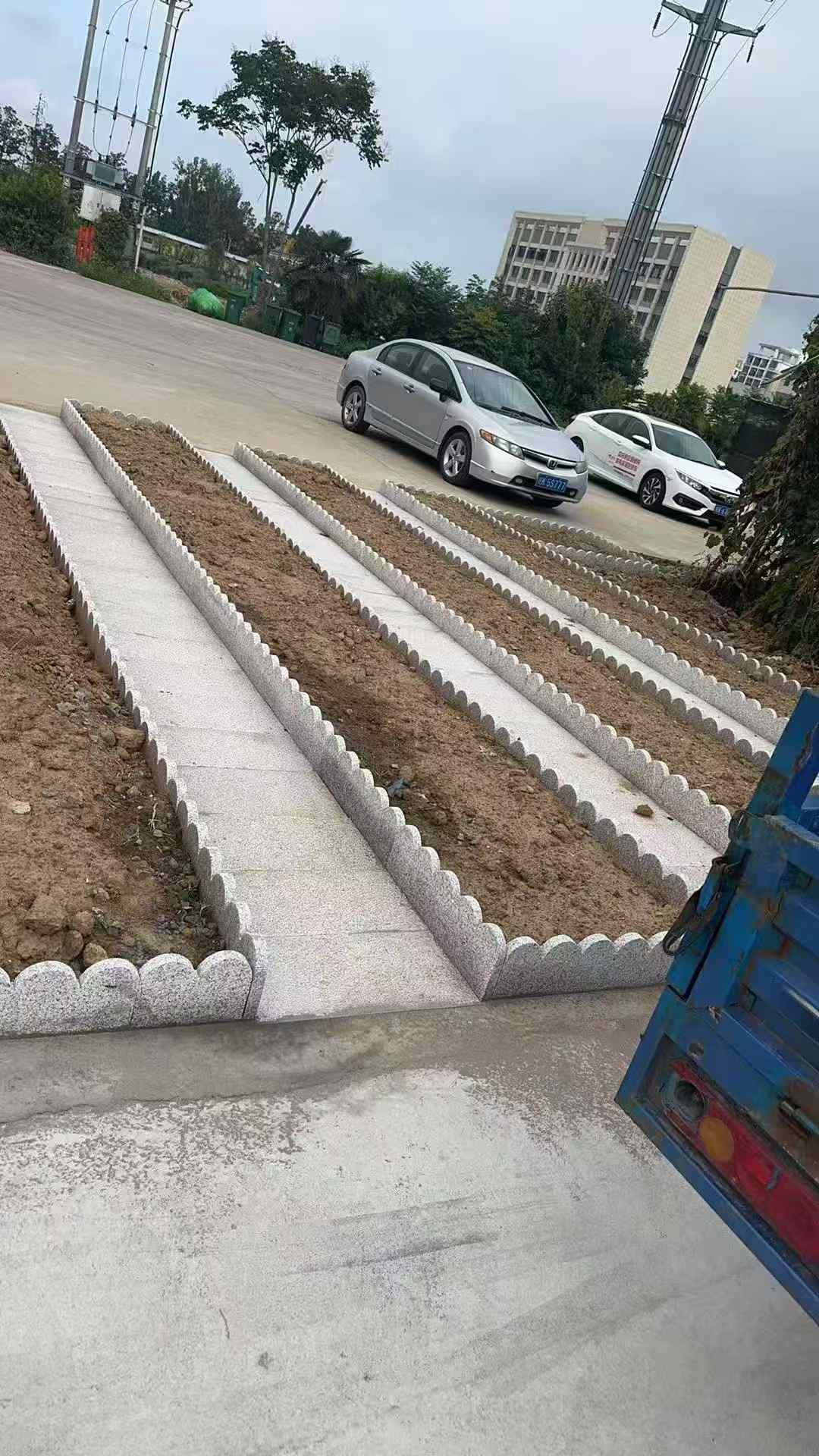 白银芝麻白花边石