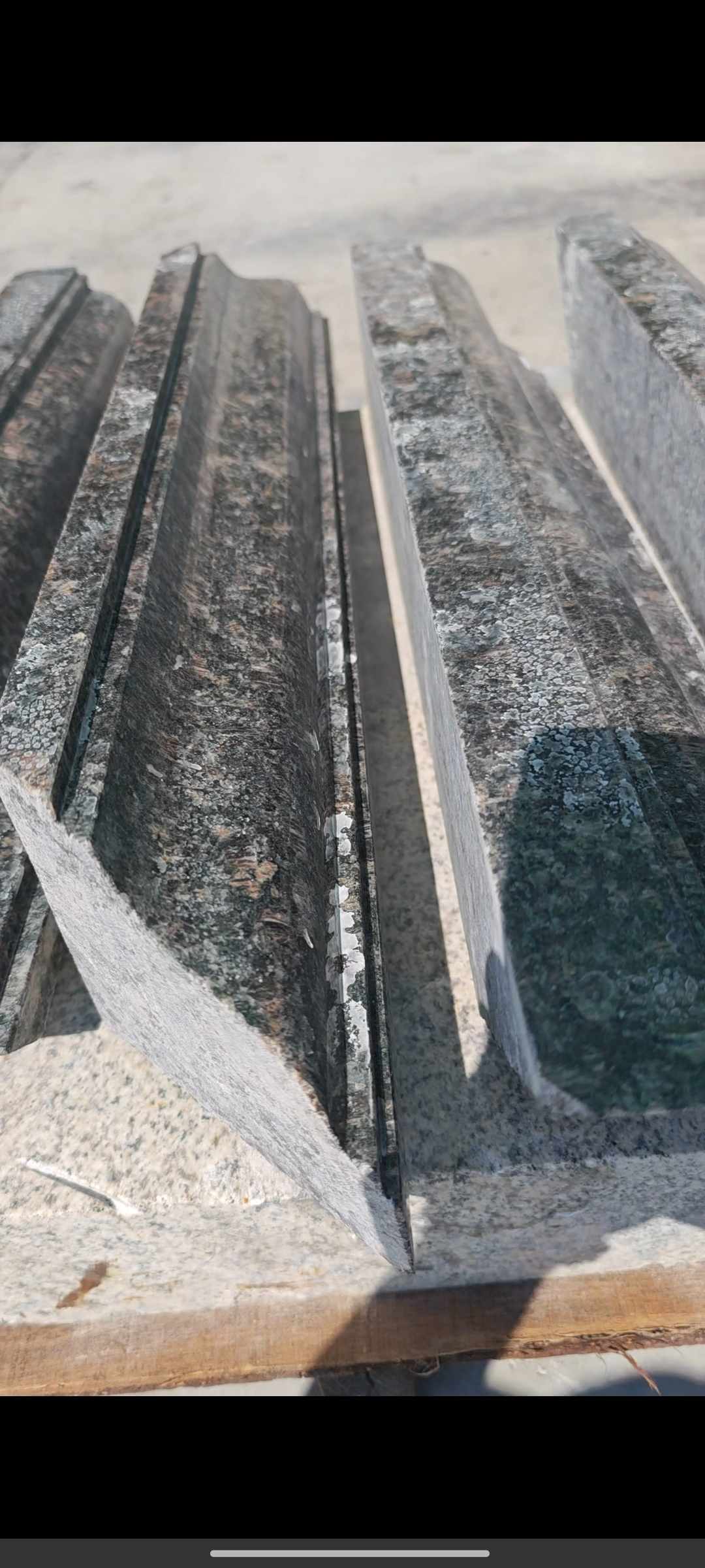 白银英国棕别墅线条